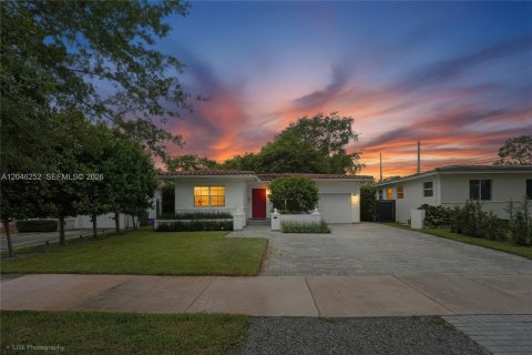 Casa en Coral Gables, Florida 3 dormitorios, 158.31 m2 № 2244753