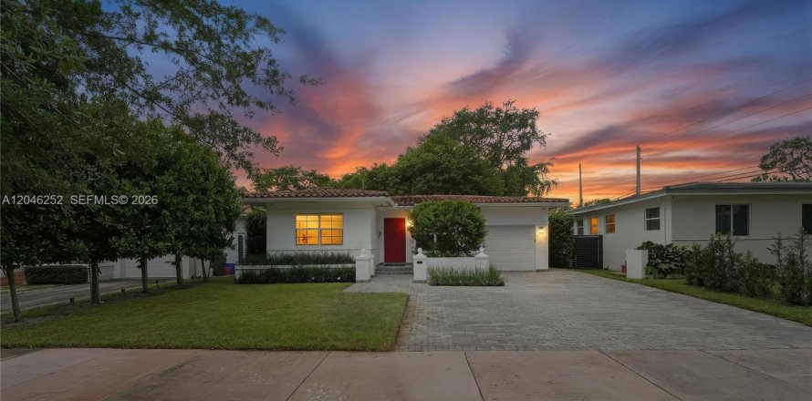 Casa en Coral Gables, Florida 3 dormitorios, 158.31 m2 № 2244753
