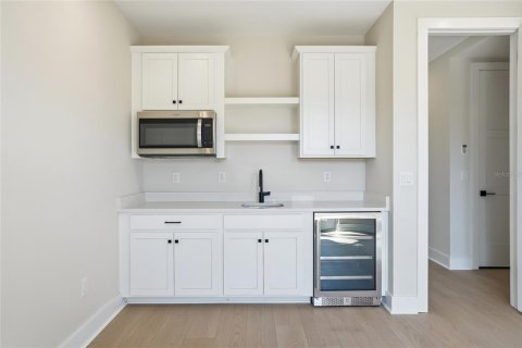 Townhouse in Saint Petersburg, Florida 3 bedrooms, 195.84 sq.m. № 2117464 - photo 6