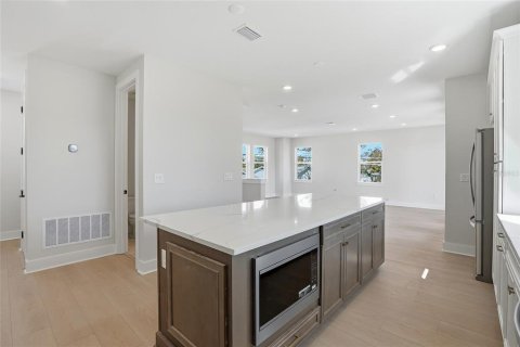 Townhouse in Saint Petersburg, Florida 3 bedrooms, 195.84 sq.m. № 2117464 - photo 12