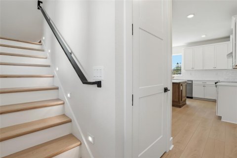 Townhouse in Saint Petersburg, Florida 3 bedrooms, 195.84 sq.m. № 2117464 - photo 22