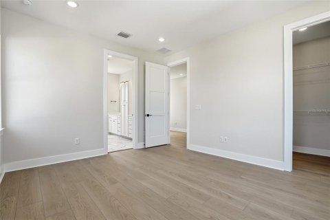 Townhouse in Saint Petersburg, Florida 3 bedrooms, 195.84 sq.m. № 2117464 - photo 26