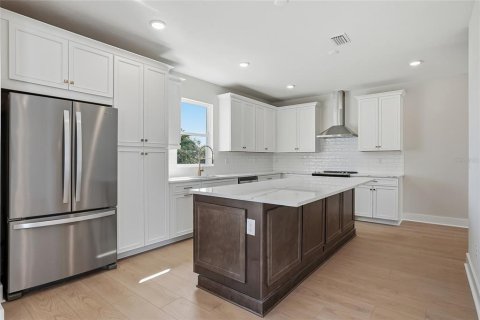 Townhouse in Saint Petersburg, Florida 3 bedrooms, 195.84 sq.m. № 2117464 - photo 13