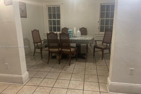 Commercial property in Miami, Florida 239.87 sq.m. № 2090497 - photo 7