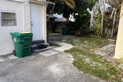 Commercial property in Miami, Florida 239.87 sq.m. № 2090497 - photo 17