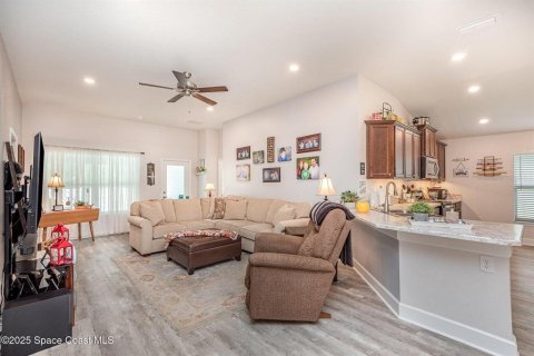 House in Cocoa, Florida 4 bedrooms, 169.83 sq.m. № 1829083 - photo 4