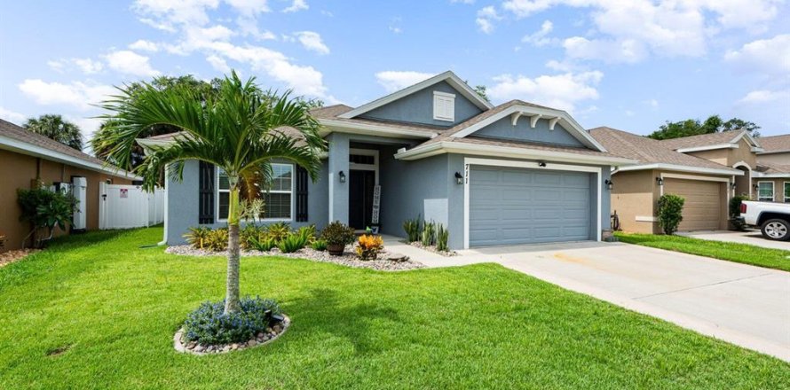 House in Cocoa, Florida 4 bedrooms, 169.83 sq.m. № 1829083