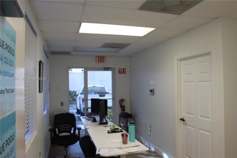 Commercial property in Pompano Beach, Florida № 2026271 - photo 19