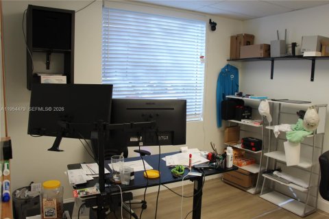 Commercial property in Pompano Beach, Florida № 2026271 - photo 9