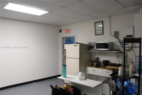 Commercial property in Pompano Beach, Florida № 2026271 - photo 25