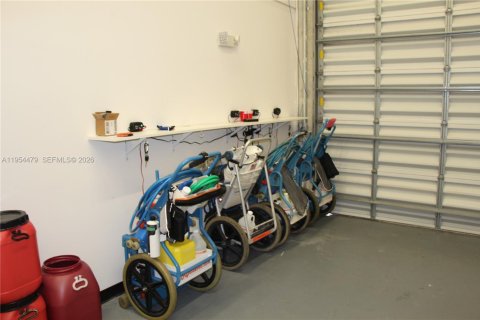 Commercial property in Pompano Beach, Florida № 2026271 - photo 30