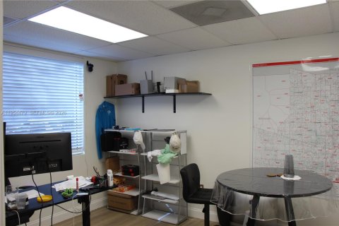 Commercial property in Pompano Beach, Florida № 2026271 - photo 10