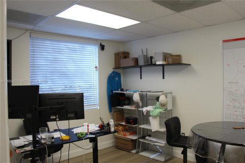 Commercial property in Pompano Beach, Florida № 2026271 - photo 8