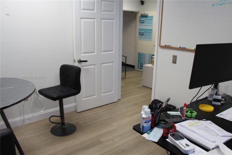 Commercial property in Pompano Beach, Florida № 2026271 - photo 13