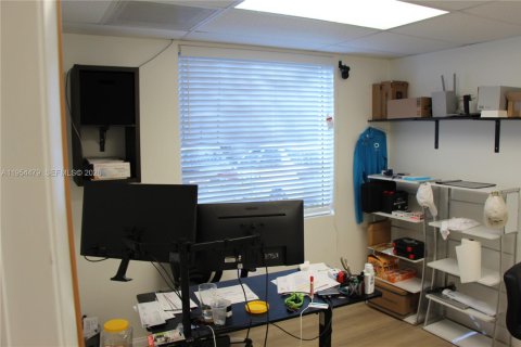 Commercial property in Pompano Beach, Florida № 2026271 - photo 6