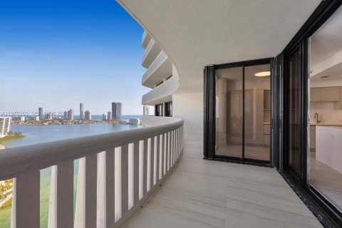 Condominio en venta en Aventura, Florida, 2 dormitorios, 149.29 m2 № 2031939 - foto 3