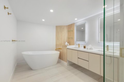 Condominio en venta en Aventura, Florida, 2 dormitorios, 149.29 m2 № 2031939 - foto 28