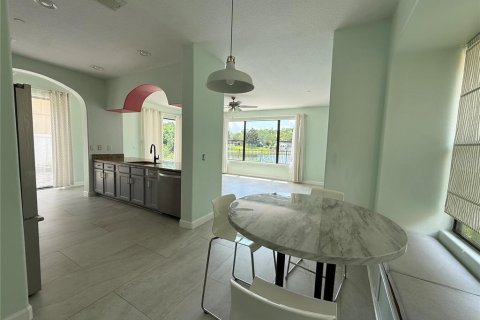 Casa en venta en Orlando, Florida, 4 dormitorios, 251.49 m2 № 2147493 - foto 16