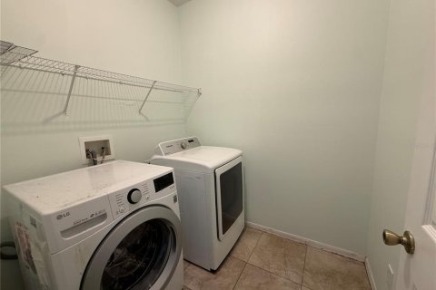 Casa en venta en Orlando, Florida, 4 dormitorios, 251.49 m2 № 2147493 - foto 17