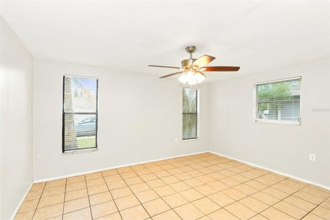 Villa ou maison à louer à Port Richey, Floride: 3 chambres, 100.61 m2 № 2419907 - photo 11