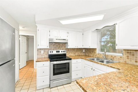 Villa ou maison à louer à Port Richey, Floride: 3 chambres, 100.61 m2 № 2419907 - photo 6