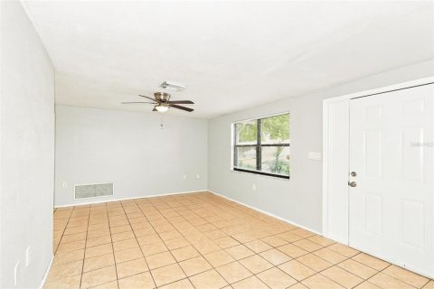 Villa ou maison à louer à Port Richey, Floride: 3 chambres, 100.61 m2 № 2419907 - photo 2