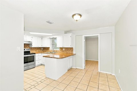 Villa ou maison à louer à Port Richey, Floride: 3 chambres, 100.61 m2 № 2419907 - photo 7
