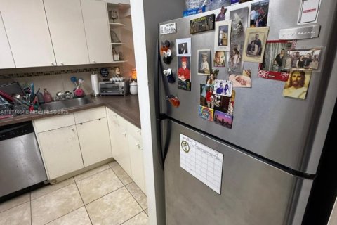 Condominio en venta en Hialeah, Florida, 2 dormitorios, 91.04 m2 № 1980024 - foto 10