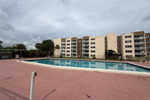 Condominio en venta en Hialeah, Florida, 2 dormitorios, 91.04 m2 № 1980024 - foto 18