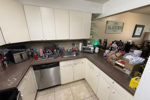 Condominio en venta en Hialeah, Florida, 2 dormitorios, 91.04 m2 № 1980024 - foto 6