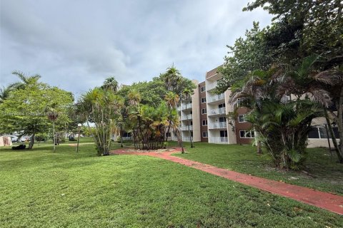 Condominio en venta en Hialeah, Florida, 2 dormitorios, 91.04 m2 № 1980024 - foto 16