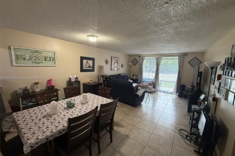 Condominio en venta en Hialeah, Florida, 2 dormitorios, 91.04 m2 № 1980024 - foto 7