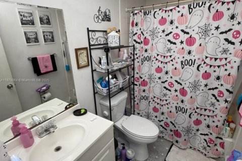 Condominio en venta en Hialeah, Florida, 2 dormitorios, 91.04 m2 № 1980024 - foto 9