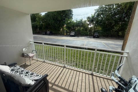Condominio en venta en Hialeah, Florida, 2 dormitorios, 91.04 m2 № 1980024 - foto 12