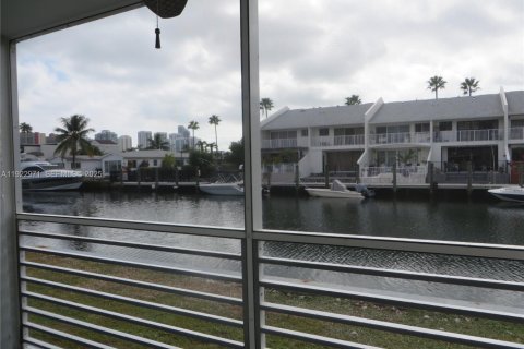 Condominio en venta en North Miami Beach, Florida, 1 dormitorio, 75.44 m2 № 1982714 - foto 1