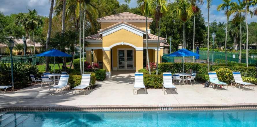 House in Coconut Creek, Florida 3 bedrooms, 181.72 sq.m. № 924524