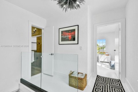 Casa en alquiler en Miami, Florida, 4 dormitorios, 207.54 m2 № 2005833 - foto 16