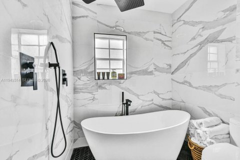 Casa en alquiler en Miami, Florida, 4 dormitorios, 207.54 m2 № 2005833 - foto 12