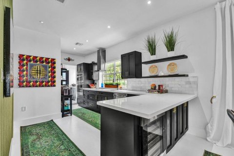 Casa en alquiler en Miami, Florida, 4 dormitorios, 207.54 m2 № 2005833 - foto 10