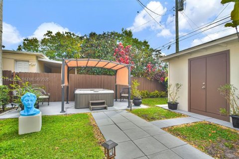 Casa en alquiler en Miami, Florida, 4 dormitorios, 207.54 m2 № 2005833 - foto 6