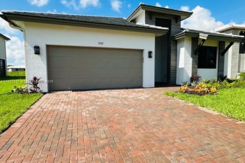 Casa en venta en Ave Maria, Florida, 4 dormitorios № 1798774 - foto 2
