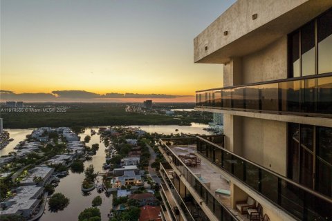 Condo in Sunny Isles Beach, Florida, 6 bedrooms  № 1970029 - photo 7