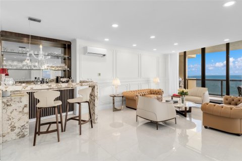 Condo in Sunny Isles Beach, Florida, 6 bedrooms  № 1970029 - photo 2