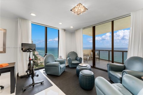 Condo in Sunny Isles Beach, Florida, 6 bedrooms  № 1970029 - photo 24