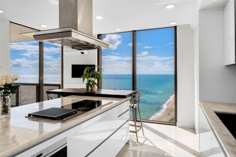 Condo in Sunny Isles Beach, Florida, 6 bedrooms  № 1970029 - photo 12