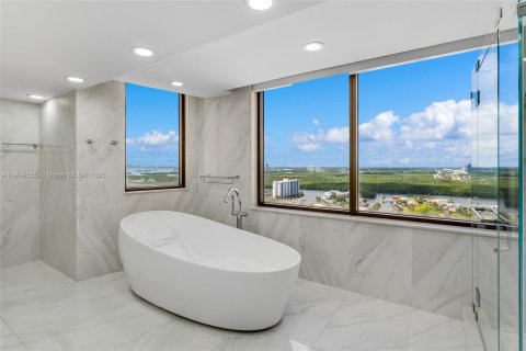 Condo in Sunny Isles Beach, Florida, 6 bedrooms  № 1970029 - photo 19