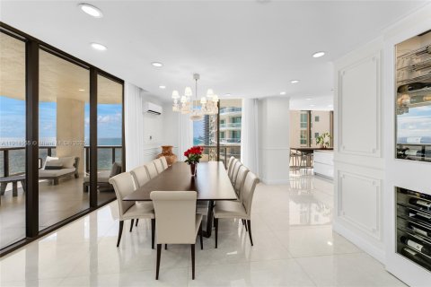 Condo in Sunny Isles Beach, Florida, 6 bedrooms  № 1970029 - photo 9