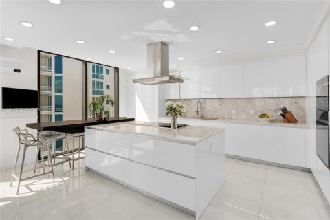 Condo in Sunny Isles Beach, Florida, 6 bedrooms  № 1970029 - photo 11