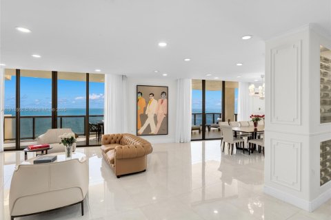 Condo in Sunny Isles Beach, Florida, 6 bedrooms  № 1970029 - photo 1