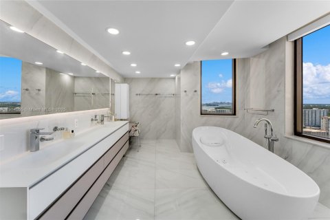Condo in Sunny Isles Beach, Florida, 6 bedrooms  № 1970029 - photo 20
